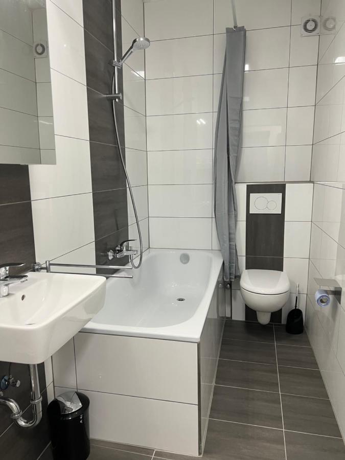 Freshly Renovated City Apartments Essen Kitchen Wifi Near Duesseldorf Airport Eksteriør billede
